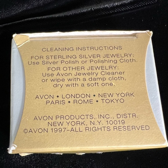 Avon Winter Sports Pin Brooch Sled Gold Design Rhinestones 1997 #0642 - Picture 4 of 6